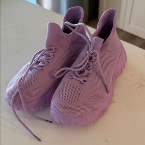 Size 40 never worn! Women’s Lightweight Knit Athletic Sneakers — Lavender